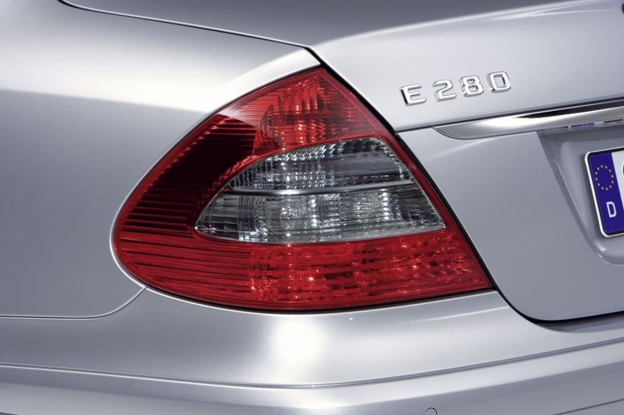  Mercedes-Benz E-Class 2007 года  (фото 18 из 80)